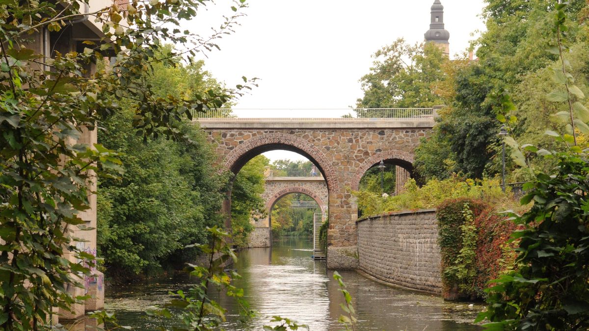 Karl-Heine-Kanal in Plagwitz mit Weißenfelser Brücke